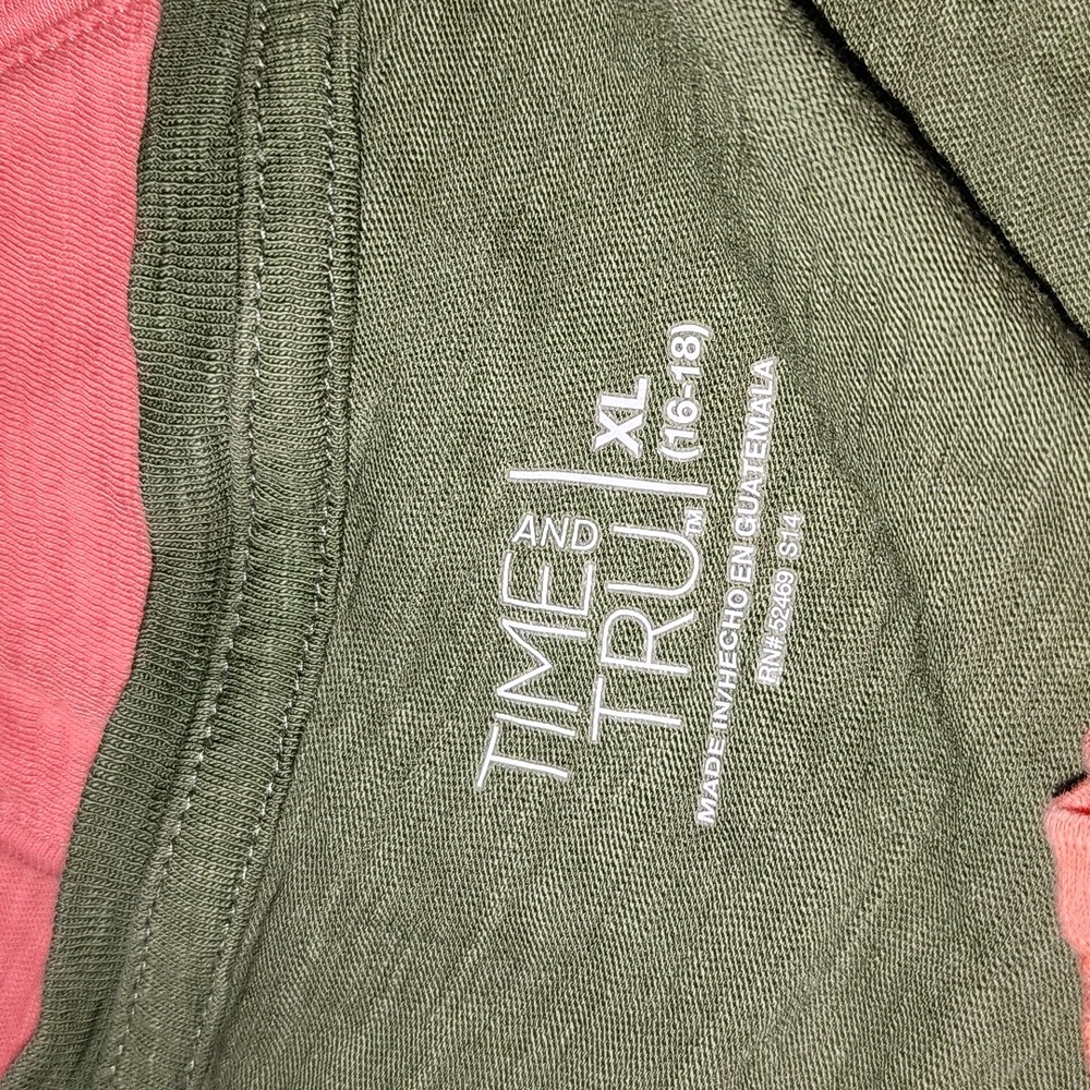 Bundle of 3 tank tops - Picture 3 of 4